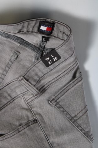 Dámske džínsy  Tommy Jeans, Veľkosť S, Farba Sivá, Cena  62,45 €