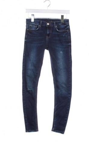 Damskie jeansy Zara Trafaluc, Rozmiar S, Kolor Niebieski, Cena 86,99 zł