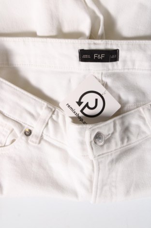 Pantaloni scurți de femei F&F, Mărime L, Culoare Alb, Preț 29,99 Lei