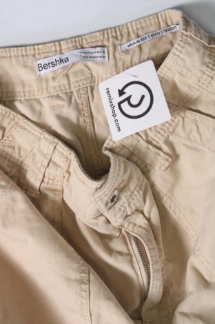 Pantaloni de femei Bershka, Mărime XXS, Culoare Ecru, Preț 57,99 Lei