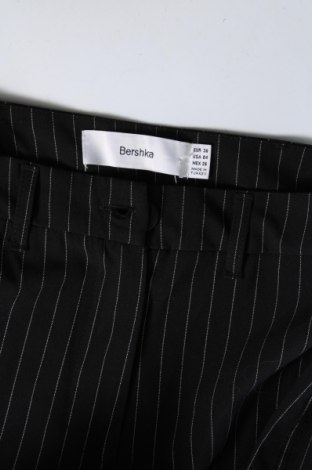 Γυναικείο παντελόνι Bershka, Μέγεθος S, Χρώμα Μαύρο, Τιμή 8,49 €