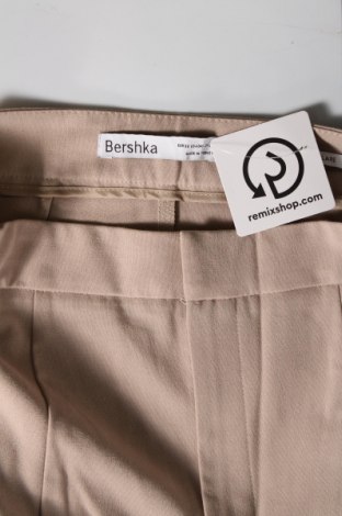 Дамски панталон Bershka, Размер S, Цвят Бежов, Цена 17,99 лв.