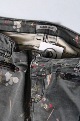 Dámské kalhoty  Garcia Jeans, Velikost L, Barva Šedá, Cena  289,00 Kč