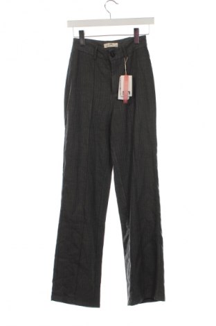 Pantaloni de femei Stradivarius, Mărime XS, Culoare Gri, Preț 68,99 Lei