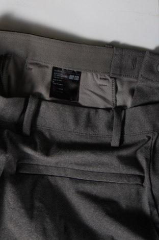 Pantaloni de femei Uniqlo, Mărime M, Culoare Gri, Preț 134,99 Lei