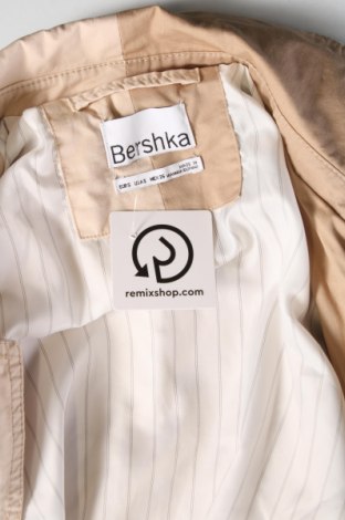 Дамски шлифер Bershka, Размер S, Цвят Бежов, Цена 31,49 лв.