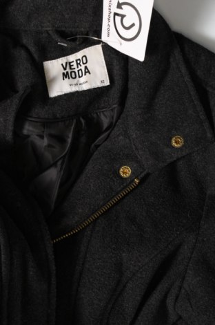 Дамско палто Vero Moda, Размер XS, Цвят Сив, Цена 33,49 лв.