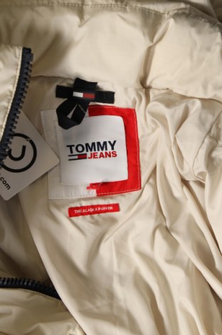 Дамско яке Tommy Jeans, Размер L, Цвят Екрю, Цена 172,99 лв.