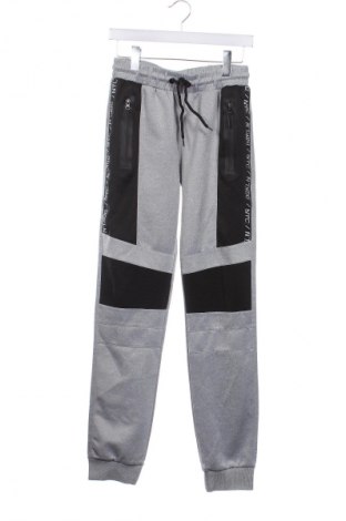 Dětské tepláky Chapter, Velikost 15-18y/ 170-176 cm, Barva Šedá, Cena  359,00 Kč