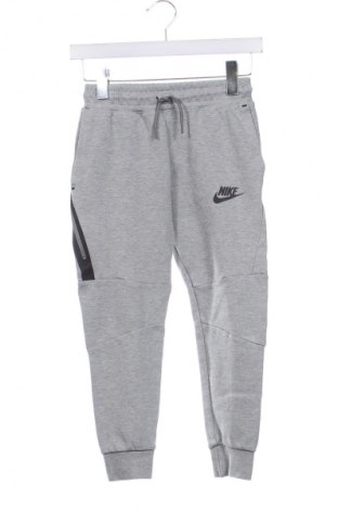 Detské tepláky Nike, Veľkosť 9-10y/ 140-146 cm, Farba Sivá, Cena  20,10 €