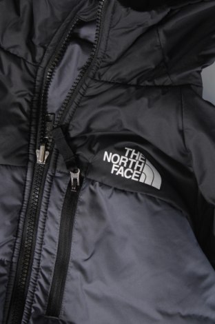 Детско яке The North Face, Размер 11-12y/ 152-158 см, Цвят Сив, Цена 122,29 лв.