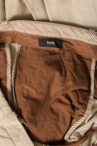 Pantaloni de bărbați Hugo Boss, Mărime M, Culoare Bej, Preț 315,99 Lei