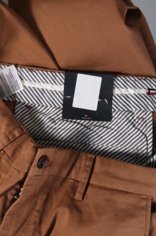 Pánské kalhoty  Tommy Hilfiger, Velikost L, Barva Hnědá, Cena  3 445,00 Kč