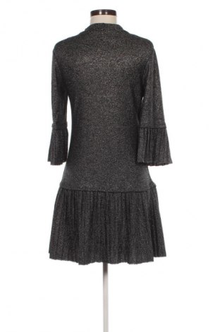 Kleid, Größe M, Farbe Silber, Preis 19,49 €