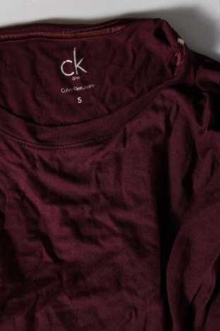 Рокля Calvin Klein Jeans, Размер S, Цвят Червен, Цена 23,99 лв.