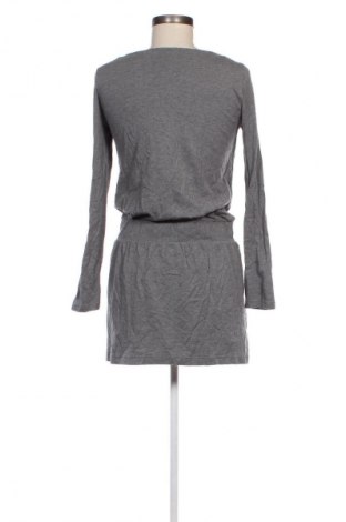 Kleid Edc By Esprit, Größe M, Farbe Grau, Preis 33,79 €