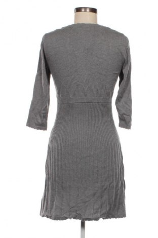 Kleid Edc By Esprit, Größe M, Farbe Grau, Preis € 13,99