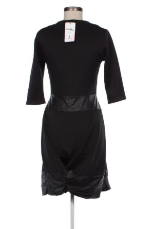 Kleid Jennyfer, Größe M, Farbe Schwarz, Preis 7,99 €