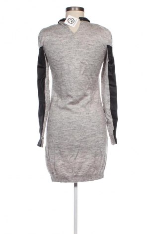 Kleid Maje, Größe M, Farbe Grau, Preis 128,99 €