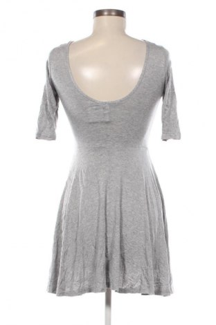 Kleid New Look, Größe M, Farbe Grau, Preis 20,29 €