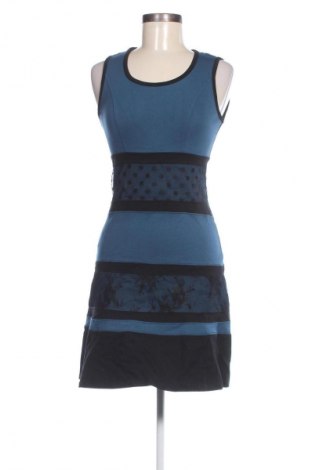 Kleid Rinascimento, Größe M, Farbe Blau, Preis 37,49 €