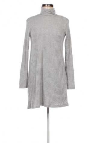 Kleid Stradivarius, Größe M, Farbe Grau, Preis € 11,49