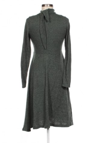 Kleid Zara, Größe M, Farbe Grün, Preis 8,99 €