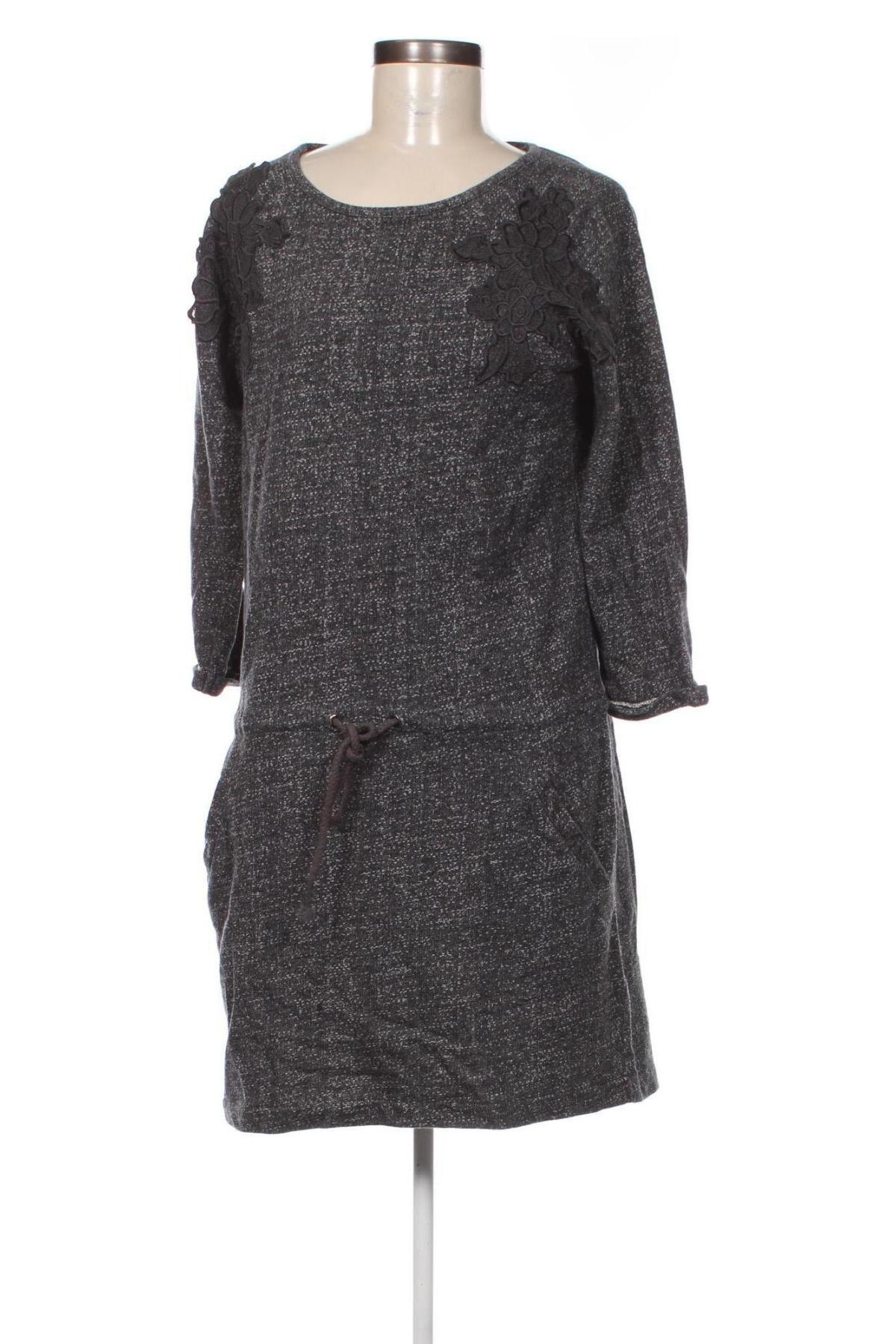 Kleid Edc By Esprit, Größe M, Farbe Grau, Preis 13,99 €