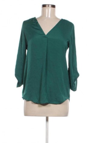 Damen Shirt Stradivarius, Größe S, Farbe Grün, Preis 9,72 €