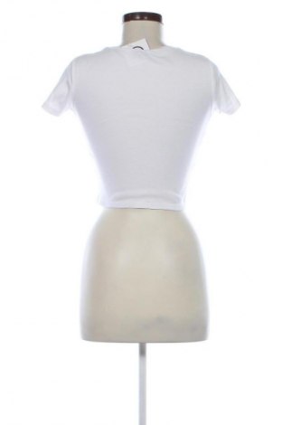 Γυναικείο t-shirt Fb Sister, Μέγεθος S, Χρώμα Λευκό, Τιμή 8,75 €