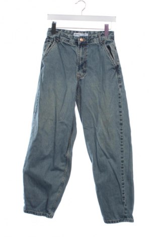 Damskie jeansy Bershka, Rozmiar XS, Kolor Niebieski, Cena 66,67 zł