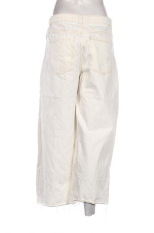 Damskie jeansy Bershka, Rozmiar M, Kolor Biały, Cena 66,67 zł