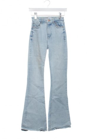 Damskie jeansy Bershka, Rozmiar XS, Kolor Niebieski, Cena 66,67 zł