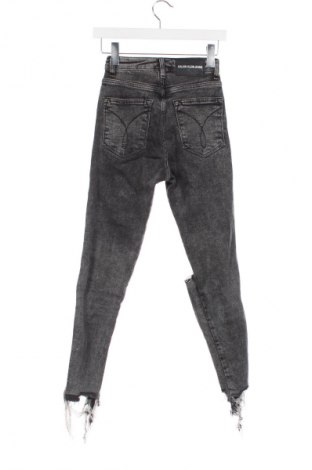 Дамски дънки Calvin Klein Jeans, Размер XXS, Цвят Сив, Цена 60,00 лв.