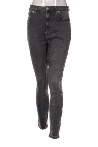 Damen Jeans Calvin Klein Jeans, Größe L, Farbe Grau, Preis € 109,99