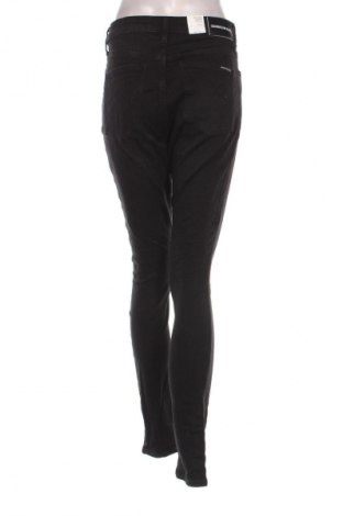 Damskie jeansy Calvin Klein Jeans, Rozmiar M, Kolor Czarny, Cena 514,99 zł