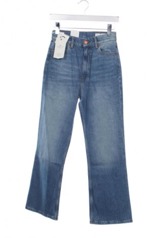 Дамски дънки Cross Jeans, Размер S, Цвят Син, Цена 37,99 лв.