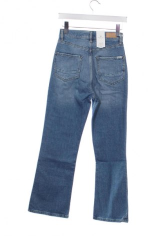 Дамски дънки Cross Jeans, Размер S, Цвят Син, Цена 37,99 лв.