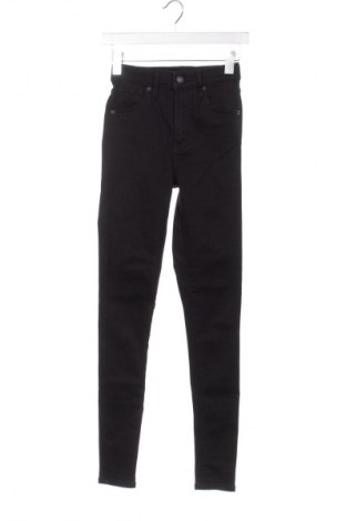 Дамски дънки Levi's, Размер XS, Цвят Черен, Цена 75,99 лв.