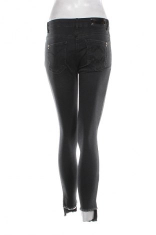 Dámske džínsy  Patrizia Pepe, Veľkosť M, Farba Sivá, Cena  79,95 €