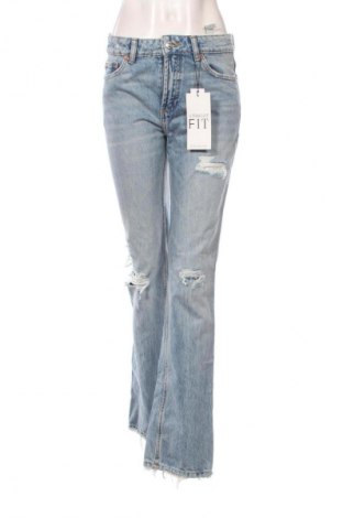 Damskie jeansy Stradivarius, Rozmiar M, Kolor Niebieski, Cena 123,36 zł