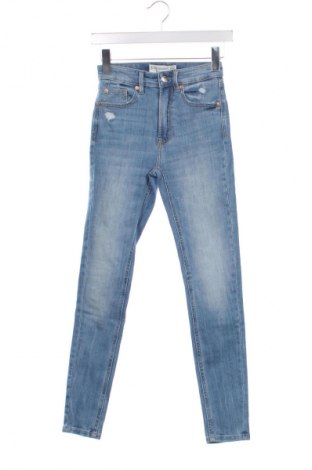 Dámske džínsy  Stradivarius, Veľkosť XXS, Farba Modrá, Cena  14,83 €