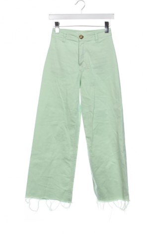 Дамски дънки Stradivarius, Размер XS, Цвят Зелен, Цена 29,15 лв.