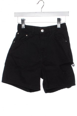 Γυναικείο κοντό παντελόνι Bershka, Μέγεθος XS, Χρώμα Μαύρο, Τιμή 9,72 €