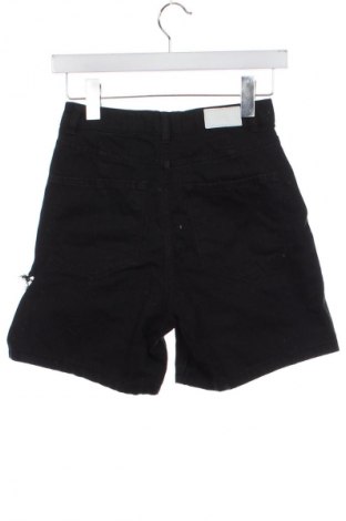 Γυναικείο κοντό παντελόνι Bershka, Μέγεθος XS, Χρώμα Μαύρο, Τιμή 9,72 €