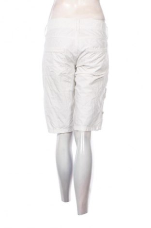 Damen Shorts Edc By Esprit, Größe M, Farbe Weiß, Preis € 17,36