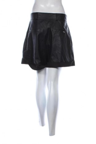 Damskie szorty Guess, Rozmiar M, Kolor Czarny, Cena 156,37 zł