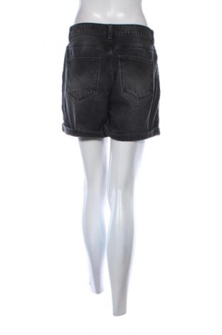 Damen Shorts Noisy May, Größe M, Farbe Schwarz, Preis 14,99 €