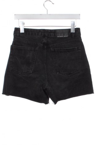 Дамски къс панталон Pull&Bear, Размер XS, Цвят Черен, Цена 19,99 лв.
