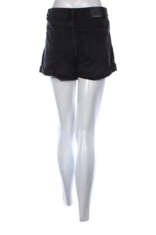 Pantaloni scurți de femei Stradivarius, Mărime M, Culoare Negru, Preț 50,00 Lei